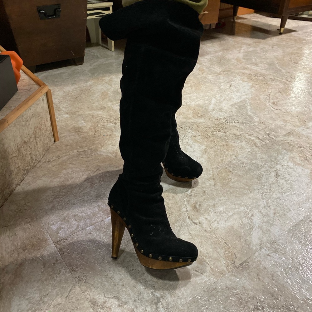 Knee high sexy heels